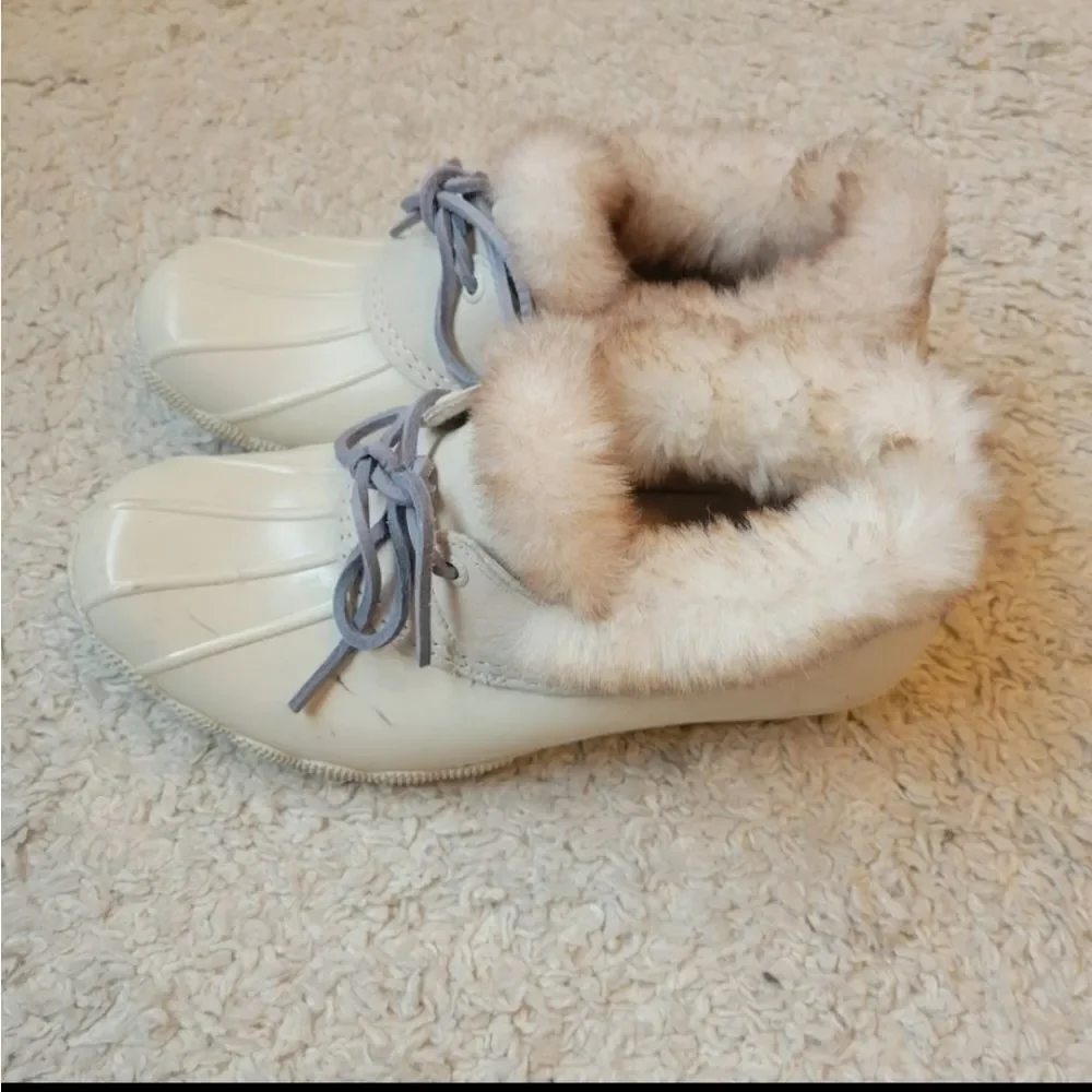 Sperry Saltwater Low Fur Lined Boots - Picture 2 of 6